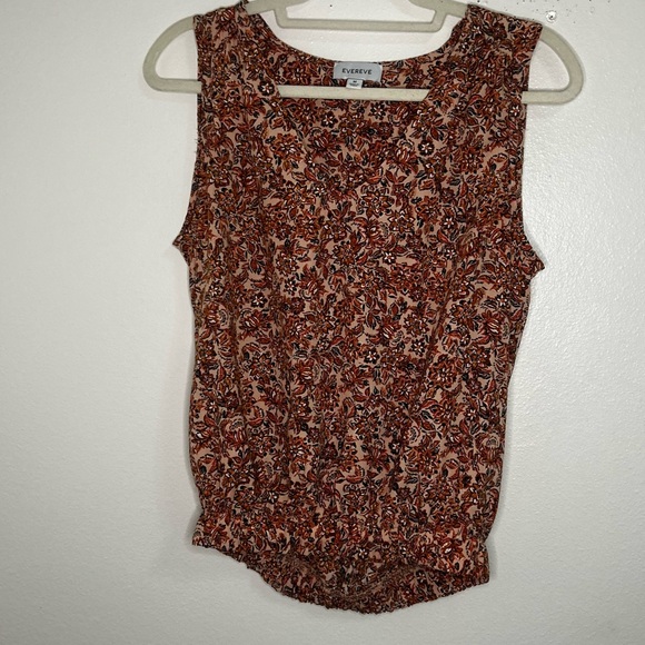 Evereve Tops - Evereve pink and orange paisley print Vneck sleeveless top